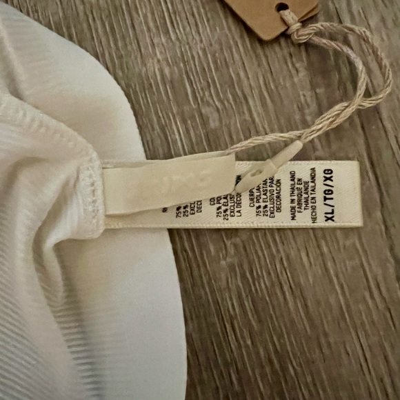 Skims Triangle Bralette - Marble - Picture 3 of 8